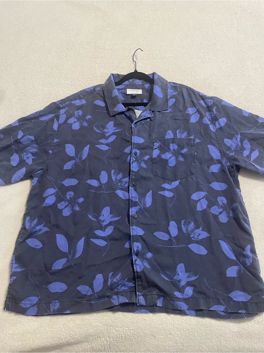 American Eagle Men's Navy Blue Floral Button-Up Shirt resort summer linen blend